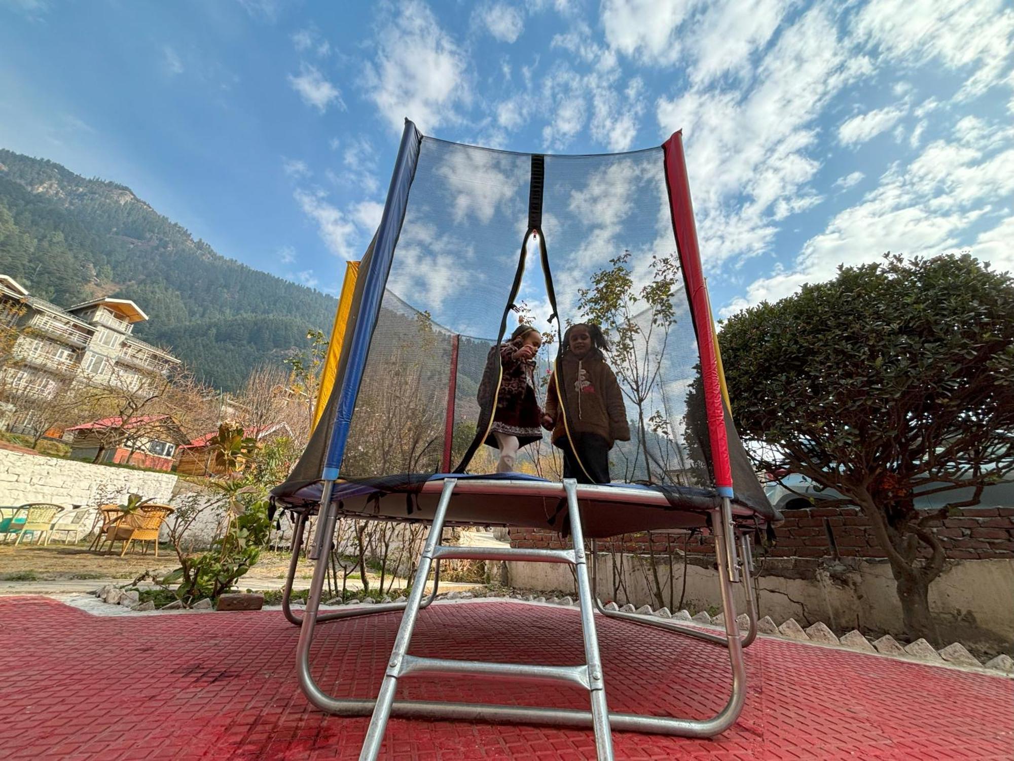 Hill River Resort - Central Heated & Air Cooled - Near Mall Road , Best Property Of Manali 2024- 2025 Kültér fotó